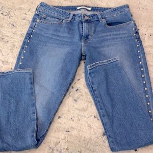 Women’s Levi jeans